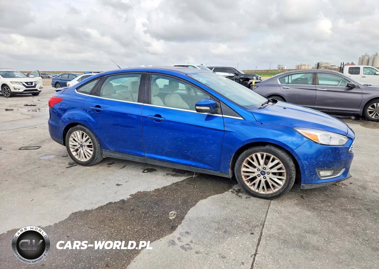 2018 Ford Focus Titanium VIN:1FADP3J25JL316952 - 4