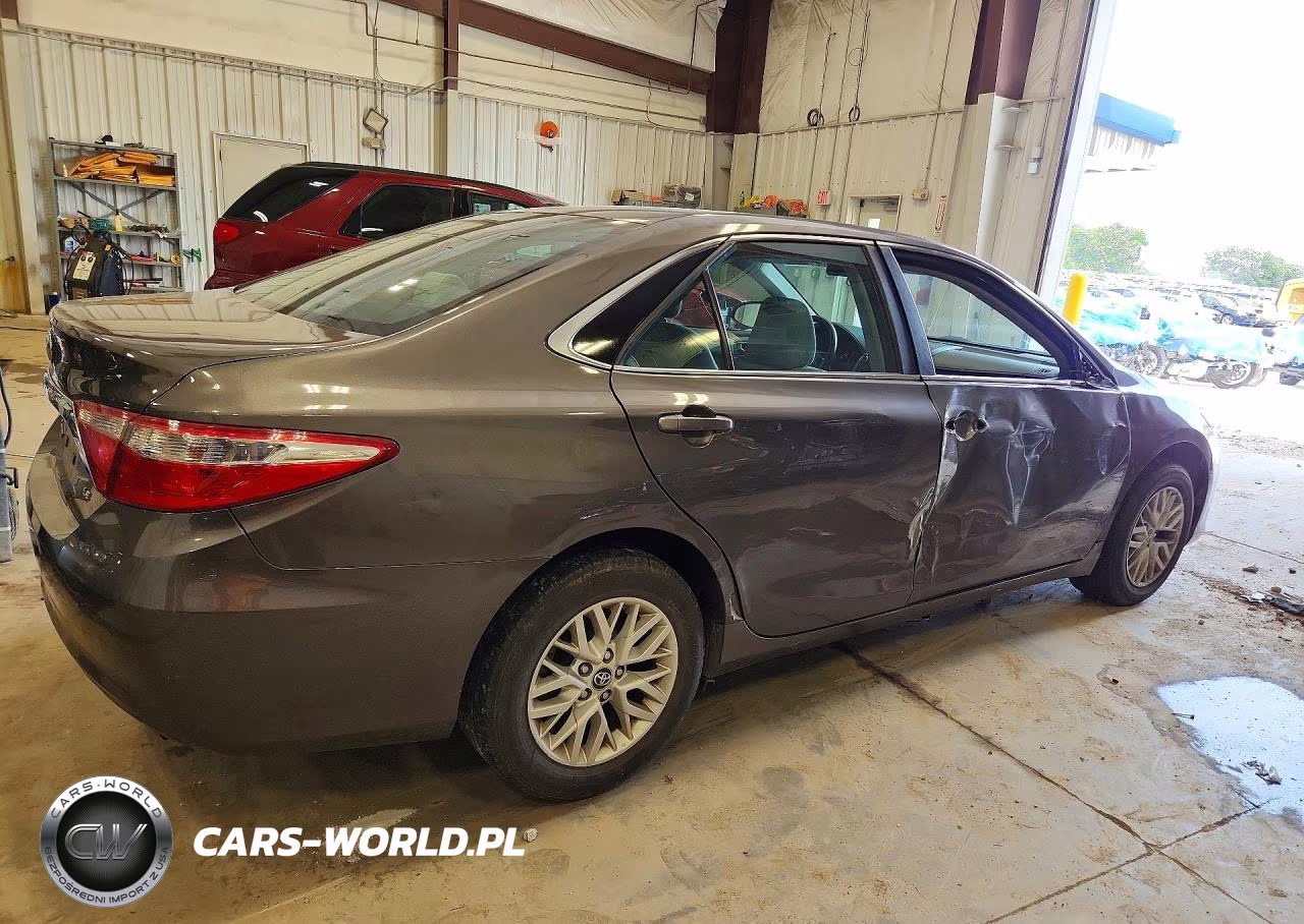 2016 Toyota Camry Le VIN:4T1BF1FK0GU192881 - 3
