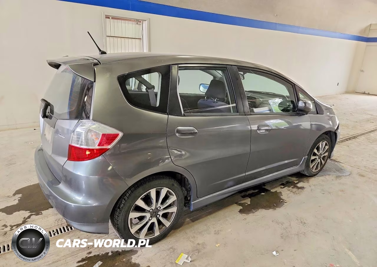 2013 Honda Fit Sport VIN:JHMGE8H58DC021468 - 3