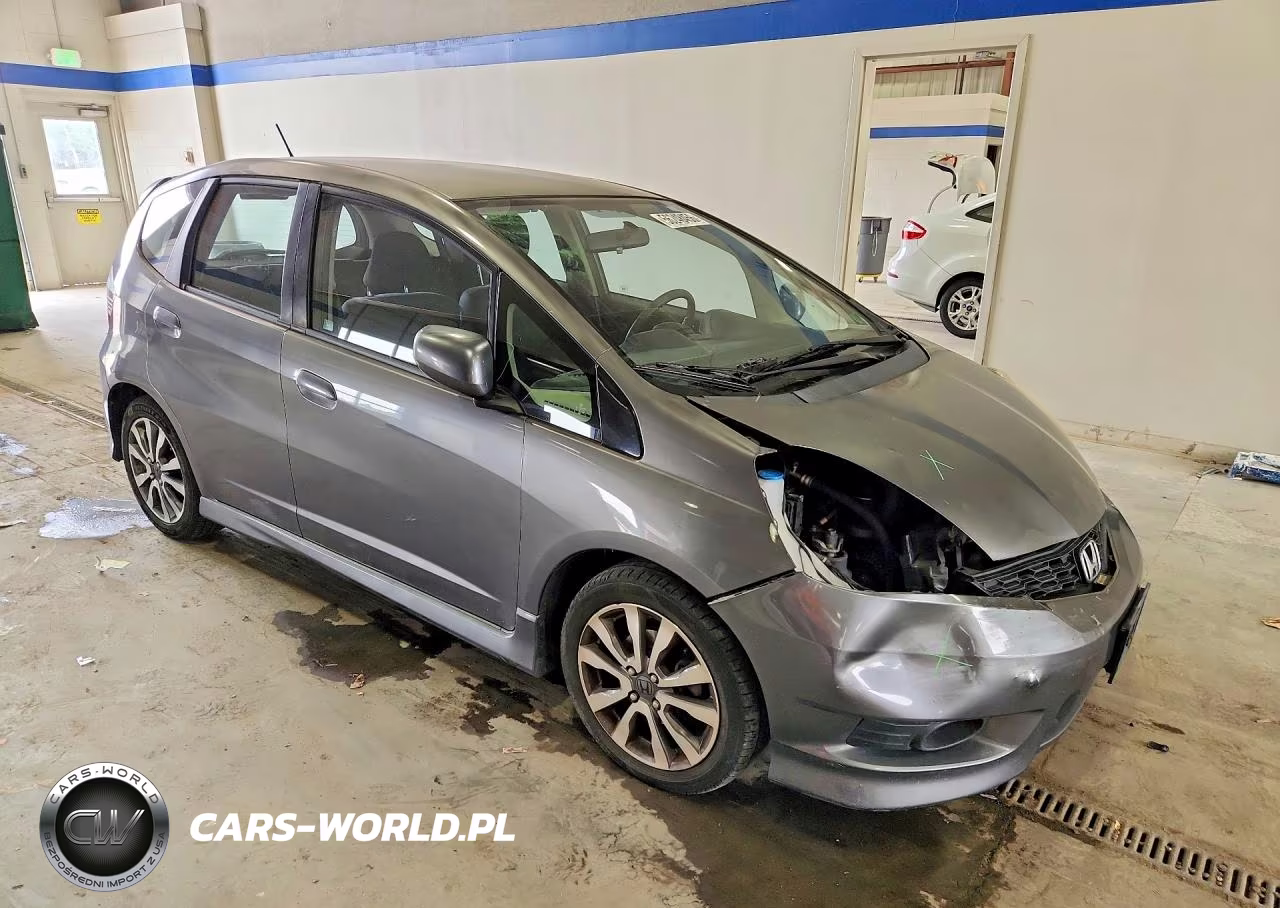 2013 Honda Fit Sport VIN:JHMGE8H58DC021468 - 4