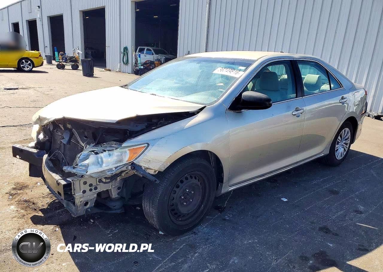 2014 Toyota Camry Le – zdjęcie 1 z 13