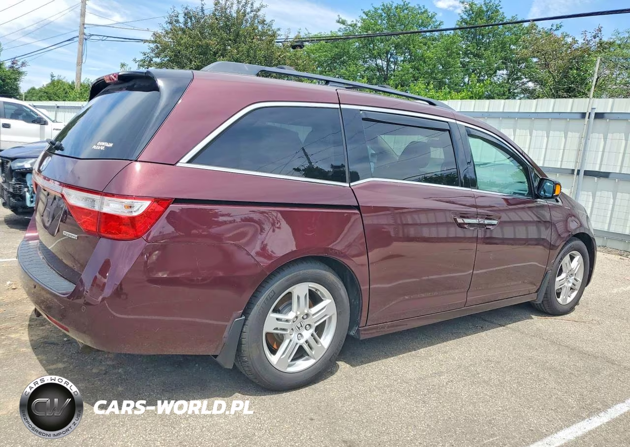 2013 Honda Odyssey Touring VIN:5FNRL5H96DB059513 - 3