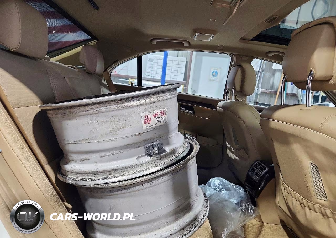 2010 Mercedes-Benz S 400 VIN:WDDNG9FB3AA302155 - 10