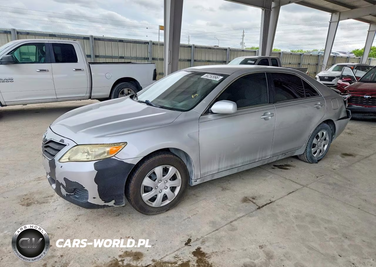 2010 Toyota Camry Le – zdjęcie 1 z 12