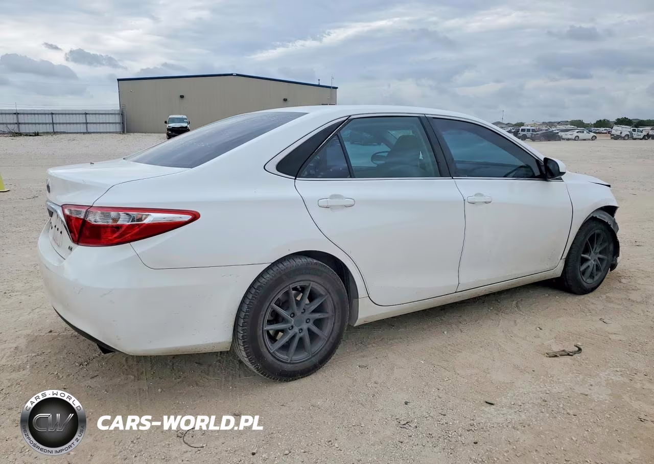 2017 Toyota Camry Le VIN:4T1BF1FK1HU695708 - 3