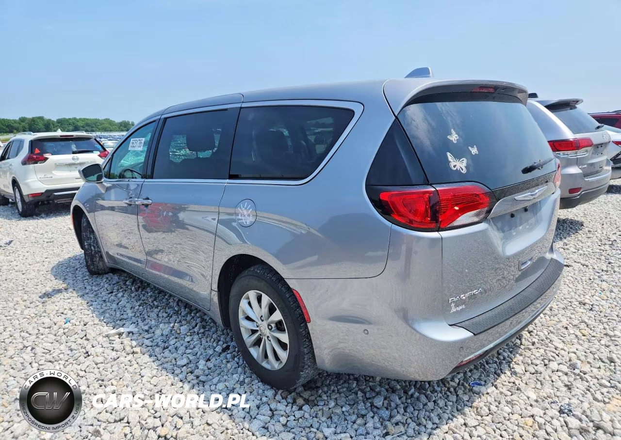 2019 Chrysler Pacifica Touring Plus VIN:2C4RC1FG0KR559436 - 2