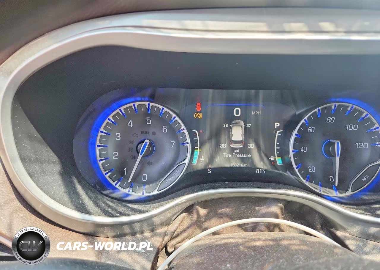 2019 Chrysler Pacifica Touring Plus VIN:2C4RC1FG0KR559436 - 9