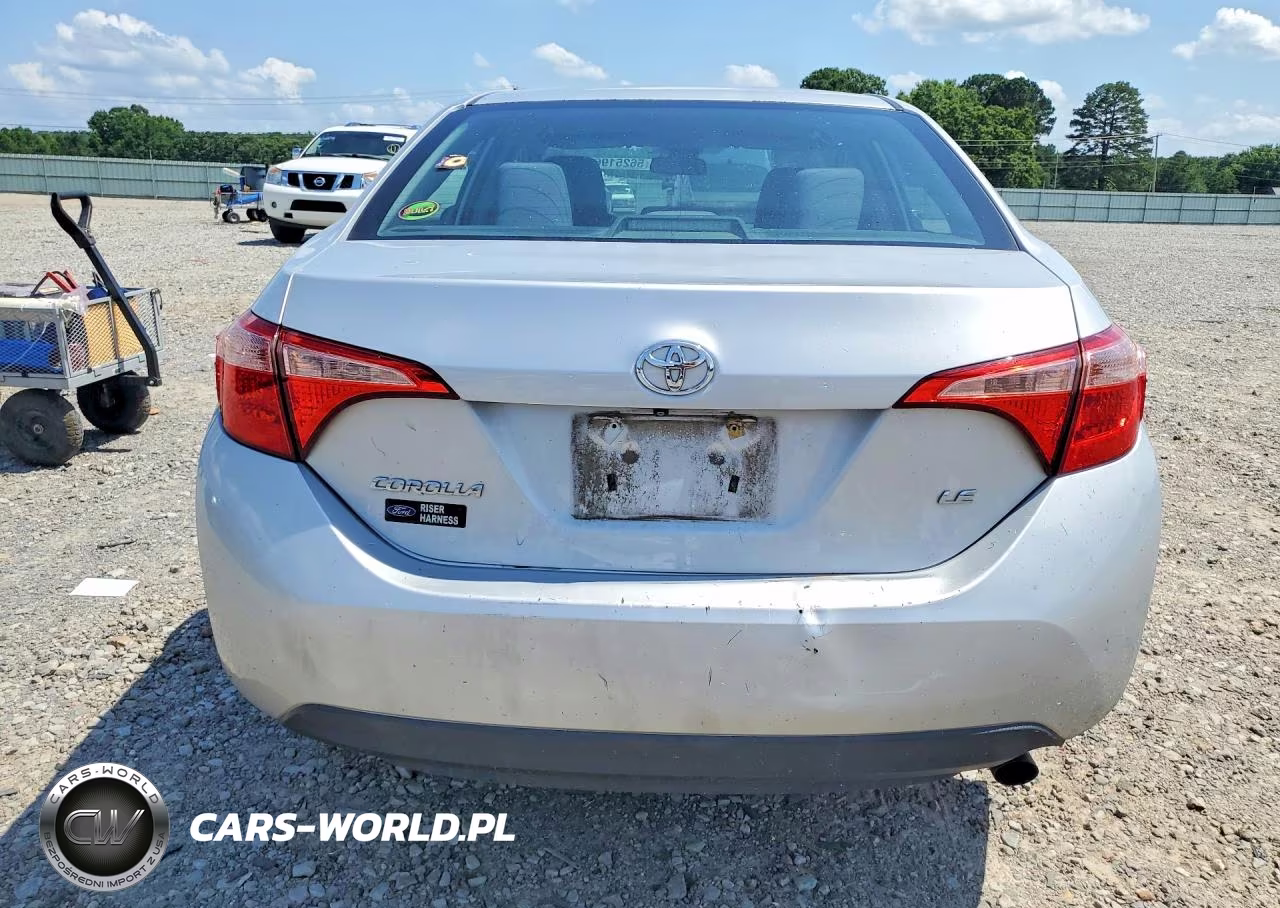 2018 Toyota Corolla Le VIN:2T1BURHE6JC056078 - 6