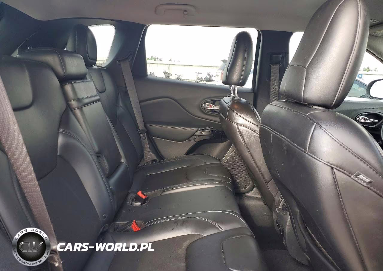 2019 Jeep Cherokee Latitude Plus VIN:1C4PJLLB4KD338846 - 11