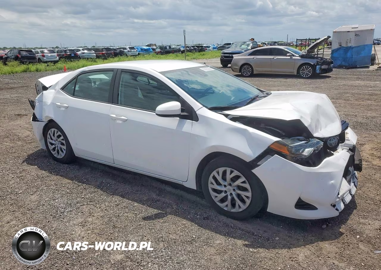 2018 Toyota Corolla Le VIN:2T1BURHEXJC029126 - 4