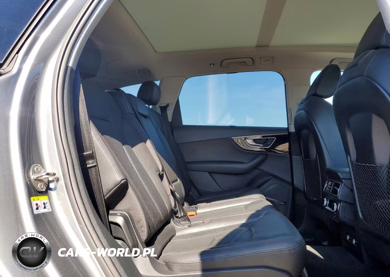 2018 Audi Q7 Prestige VIN:WA1VAAF79JD027988 - 11