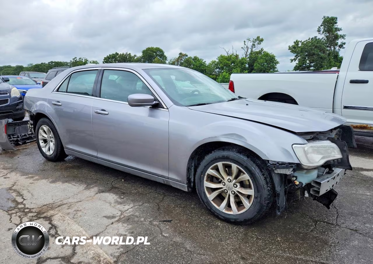 2015 Chrysler 300 Limited VIN:2C3CCAAG5FH837714 - 4