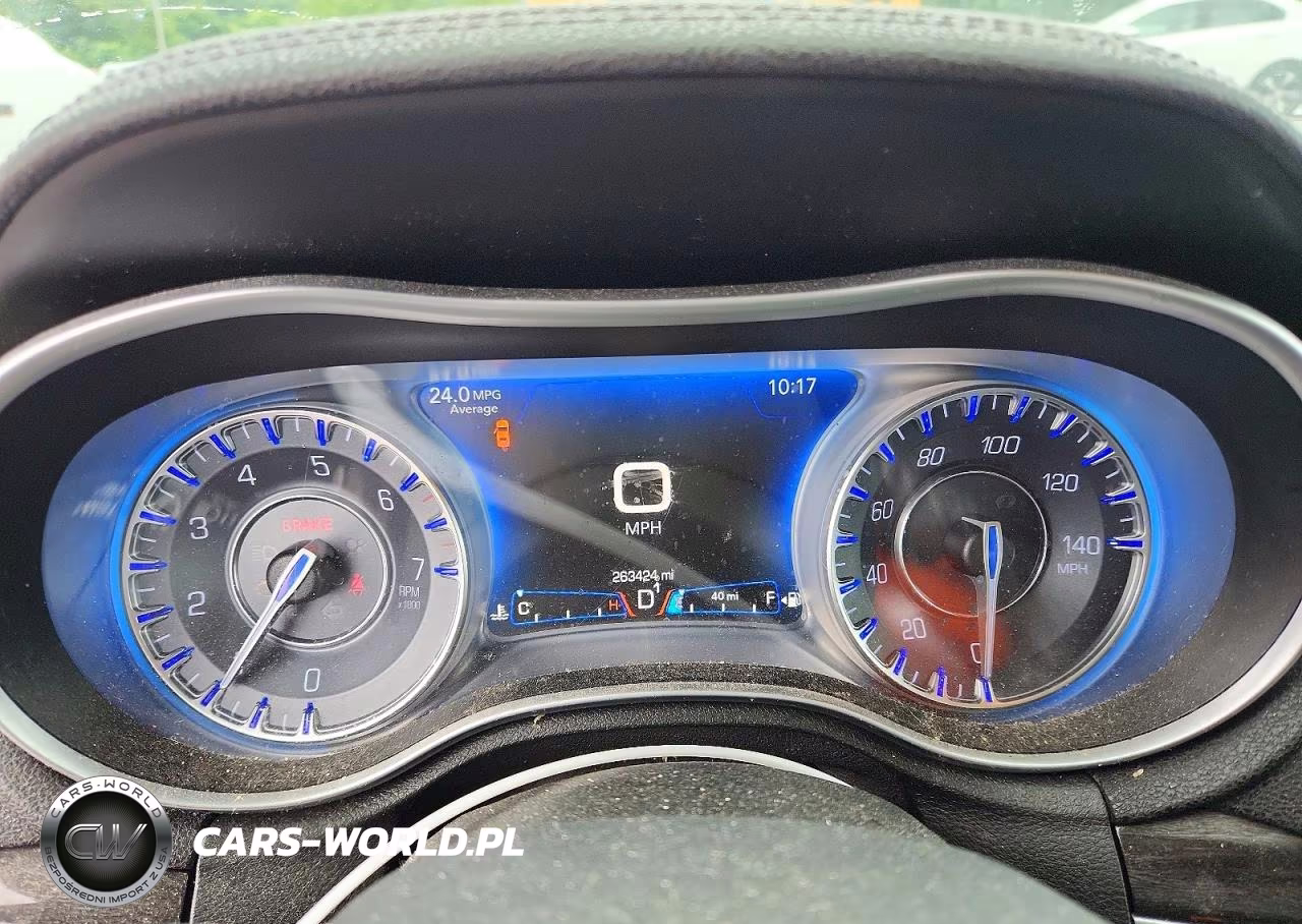 2015 Chrysler 300 Limited VIN:2C3CCAAG5FH837714 - 9