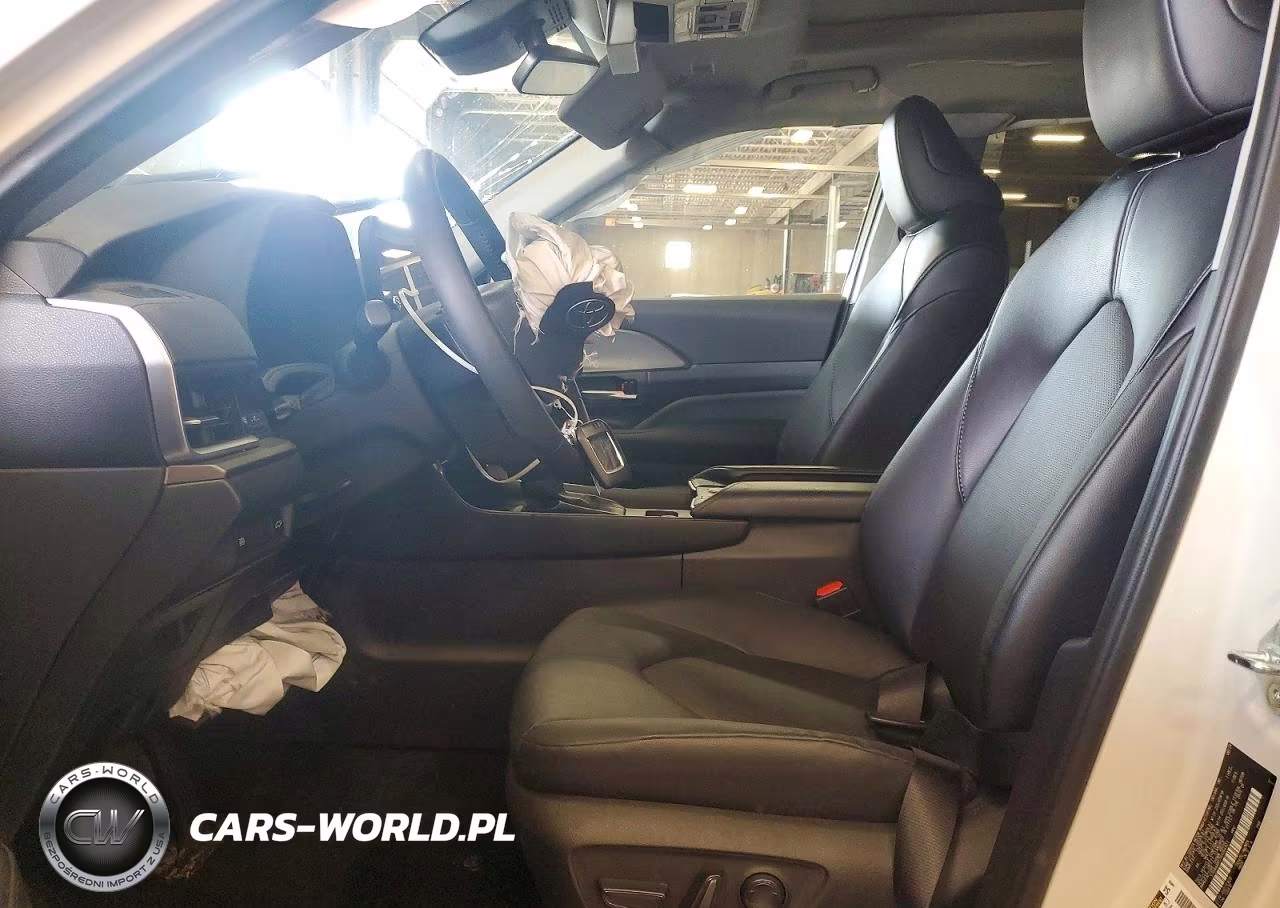 2024 Toyota Grand Highlander Xle VIN:5TDAAAB57RS064921 - 7