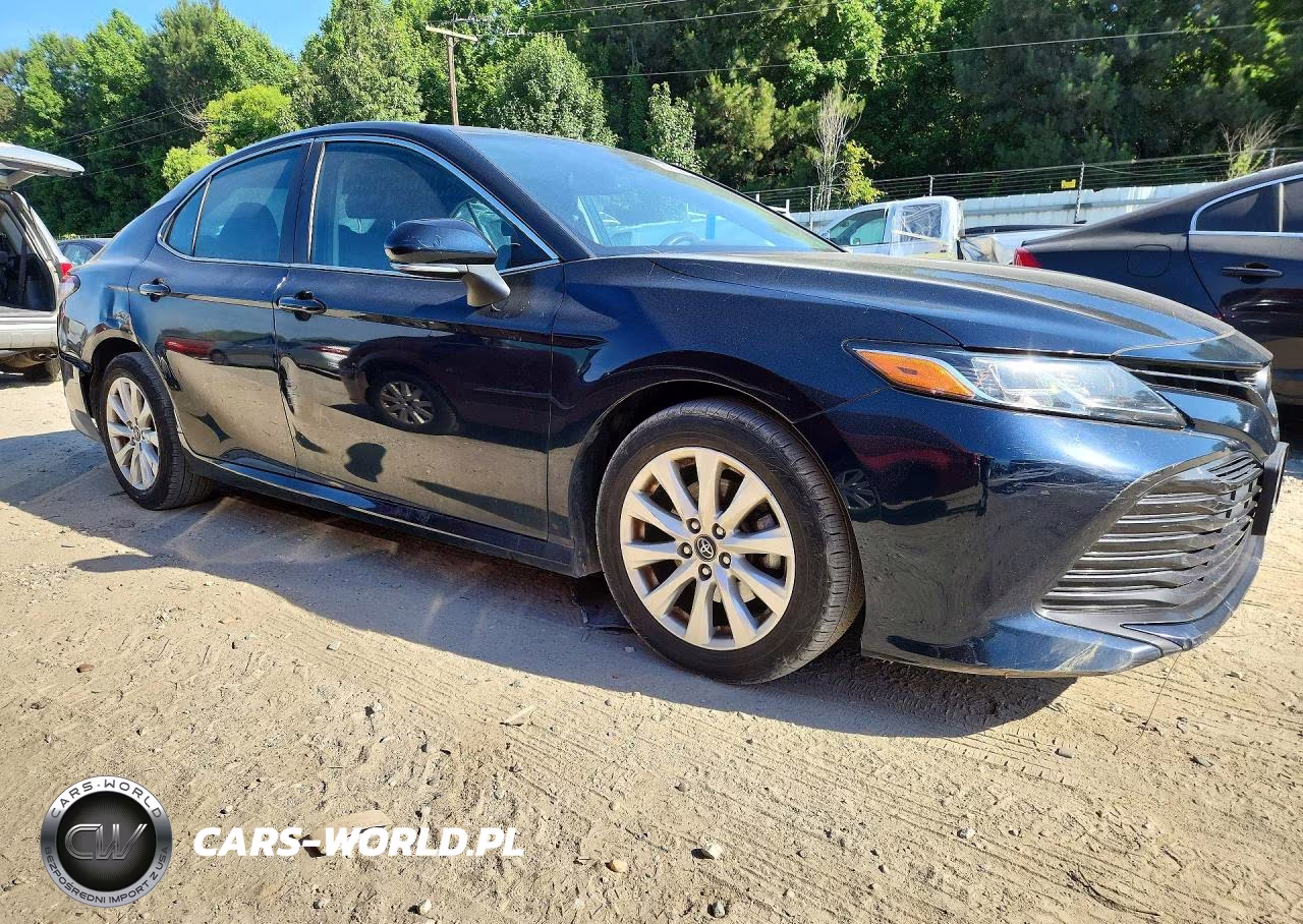 2019 Toyota Camry Le VIN:4T1B11HK2KU238182 - 4