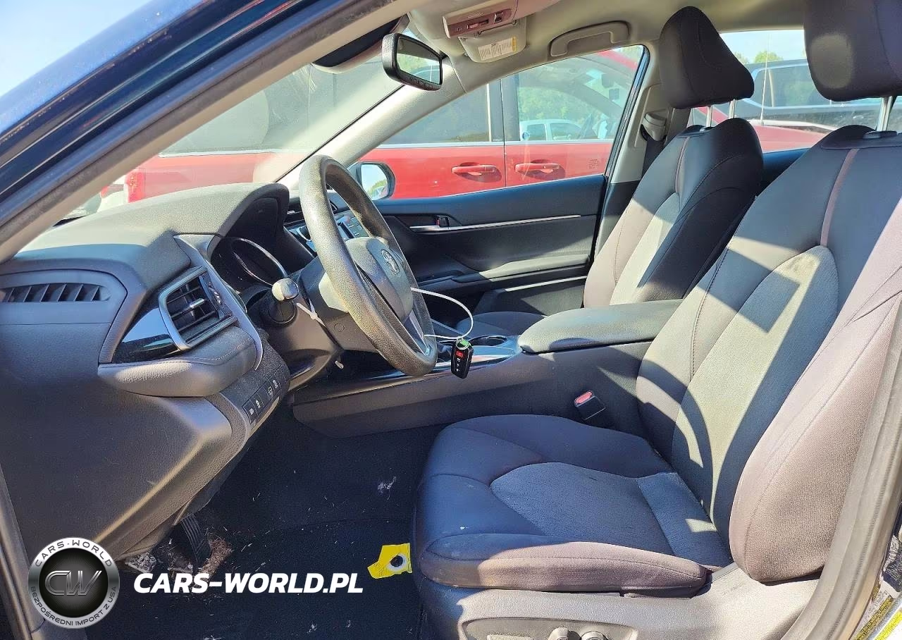 2019 Toyota Camry Le VIN:4T1B11HK2KU238182 - 7