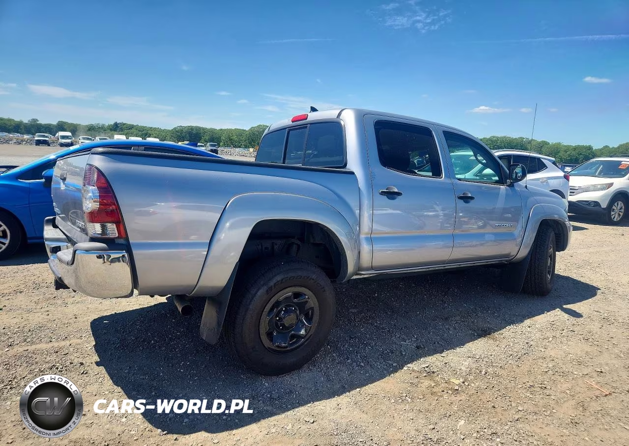 2015 Toyota Tacoma Double Cab VIN:3TMLU4EN7FM166681 - 3