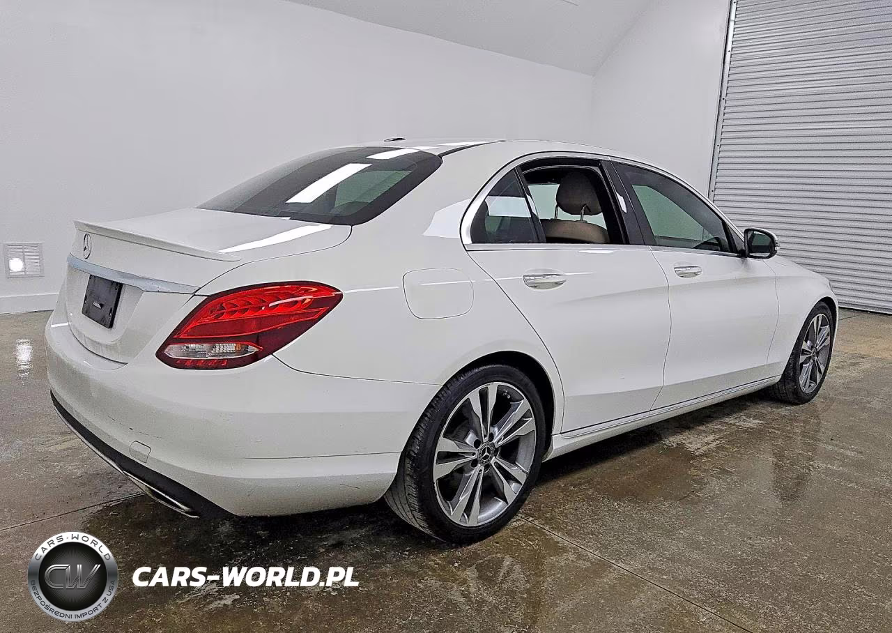 2018 Mercedes-Benz C 300 VIN:55SWF4JB3JU245358 - 3