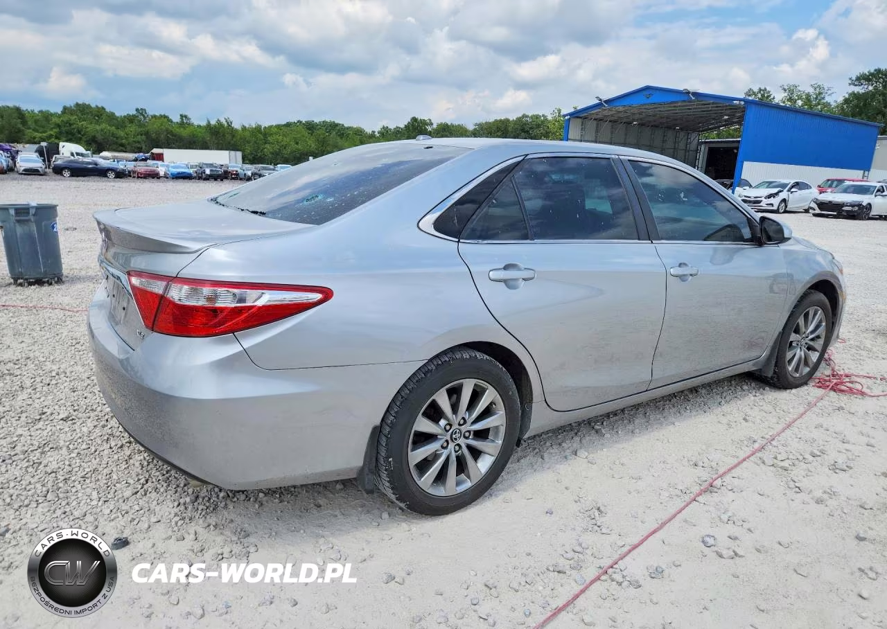 2016 Toyota Camry Xle VIN:4T4BF1FK3GR584596 - 3