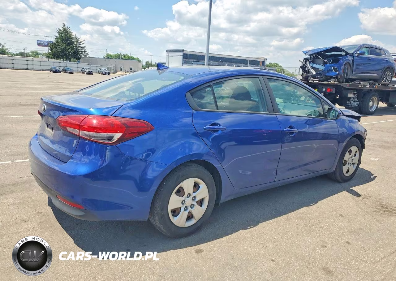 2018 Kia Forte VIN:3KPFK4A71JE272931 - 3