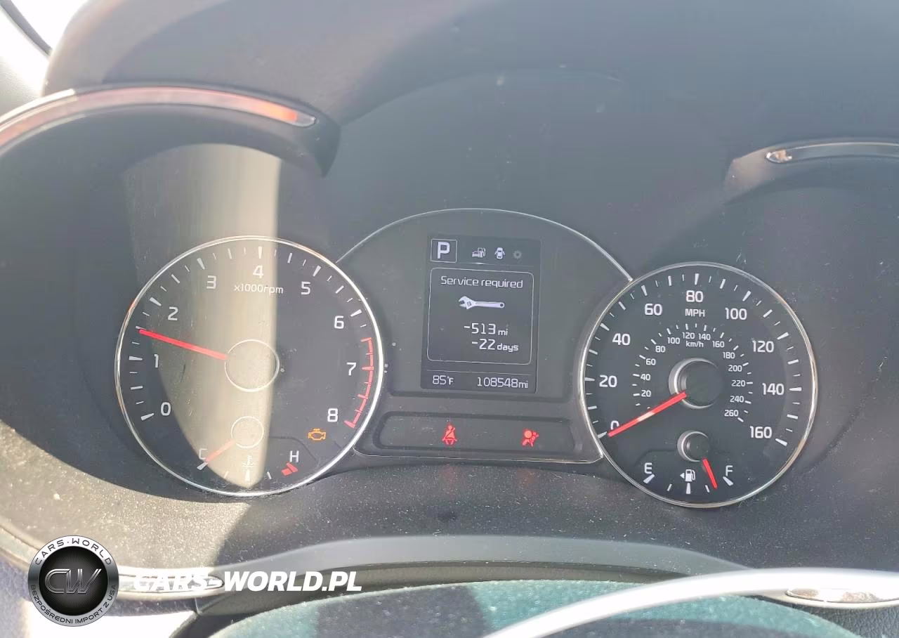 2018 Kia Forte VIN:3KPFK4A71JE272931 - 9