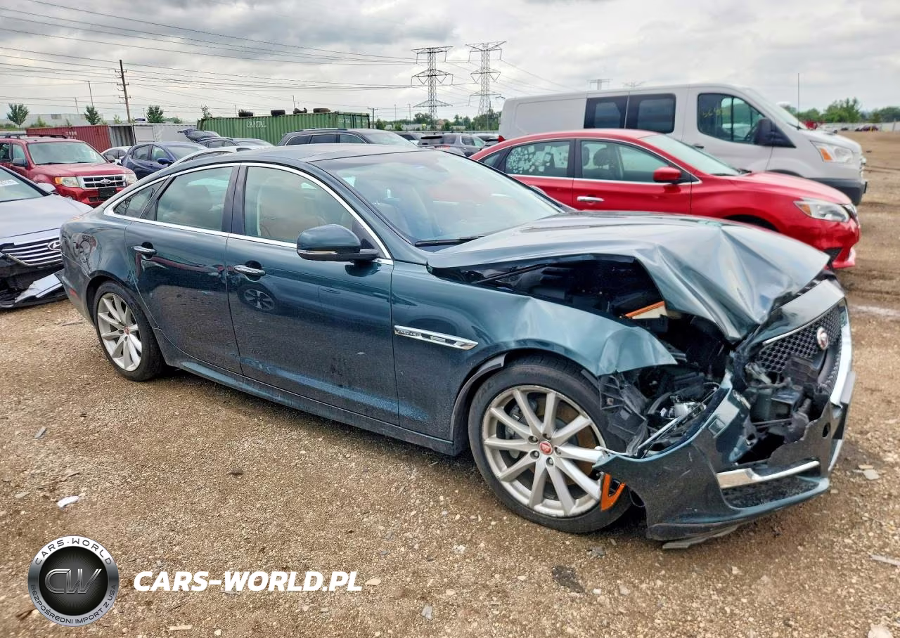 2017 Jaguar Xj VIN:SAJWJ1CD1H8W08233 - 4