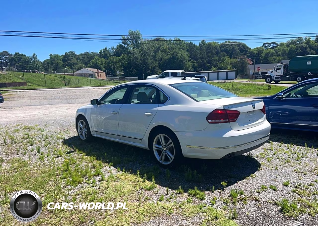 2015 Volkswagen Passat Sel VIN:1VWCV7A32FC003843 - 3