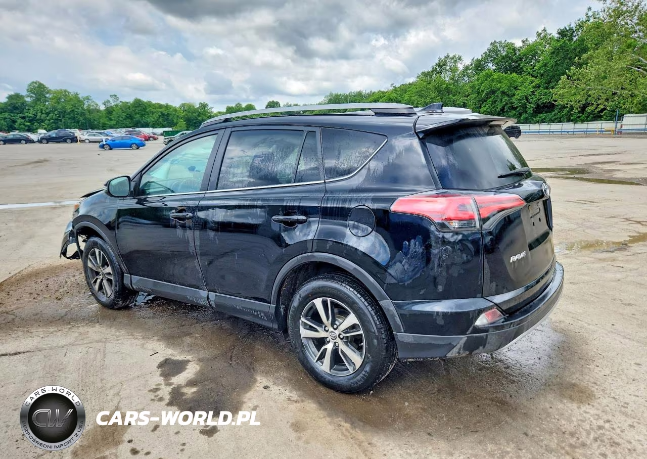 2018 Toyota Rav4 Xle VIN:2T3RFREV8JW831886 - 2