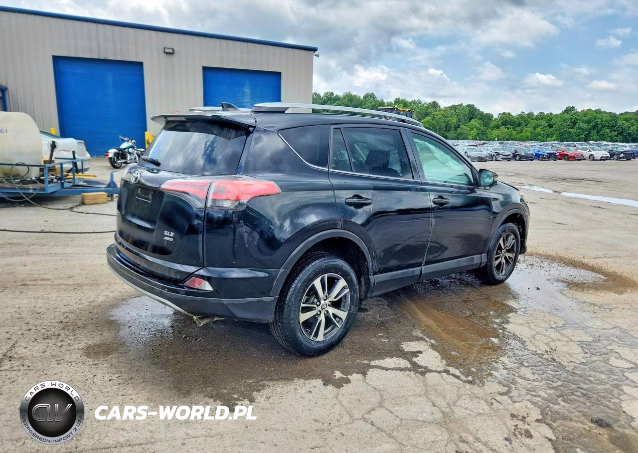 2018 Toyota Rav4 Xle VIN:2T3RFREV8JW831886 - 3
