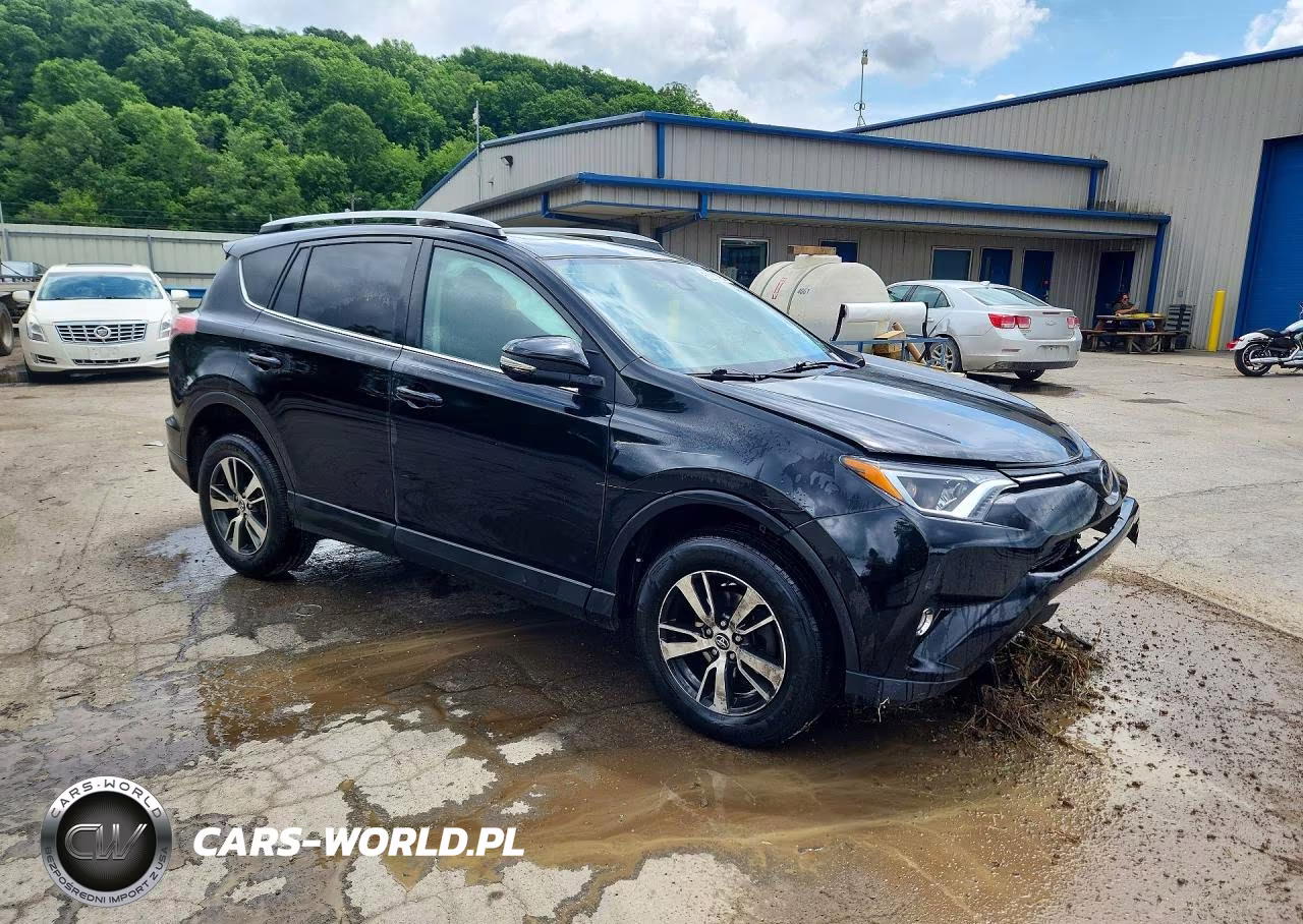 2018 Toyota Rav4 Xle VIN:2T3RFREV8JW831886 - 4