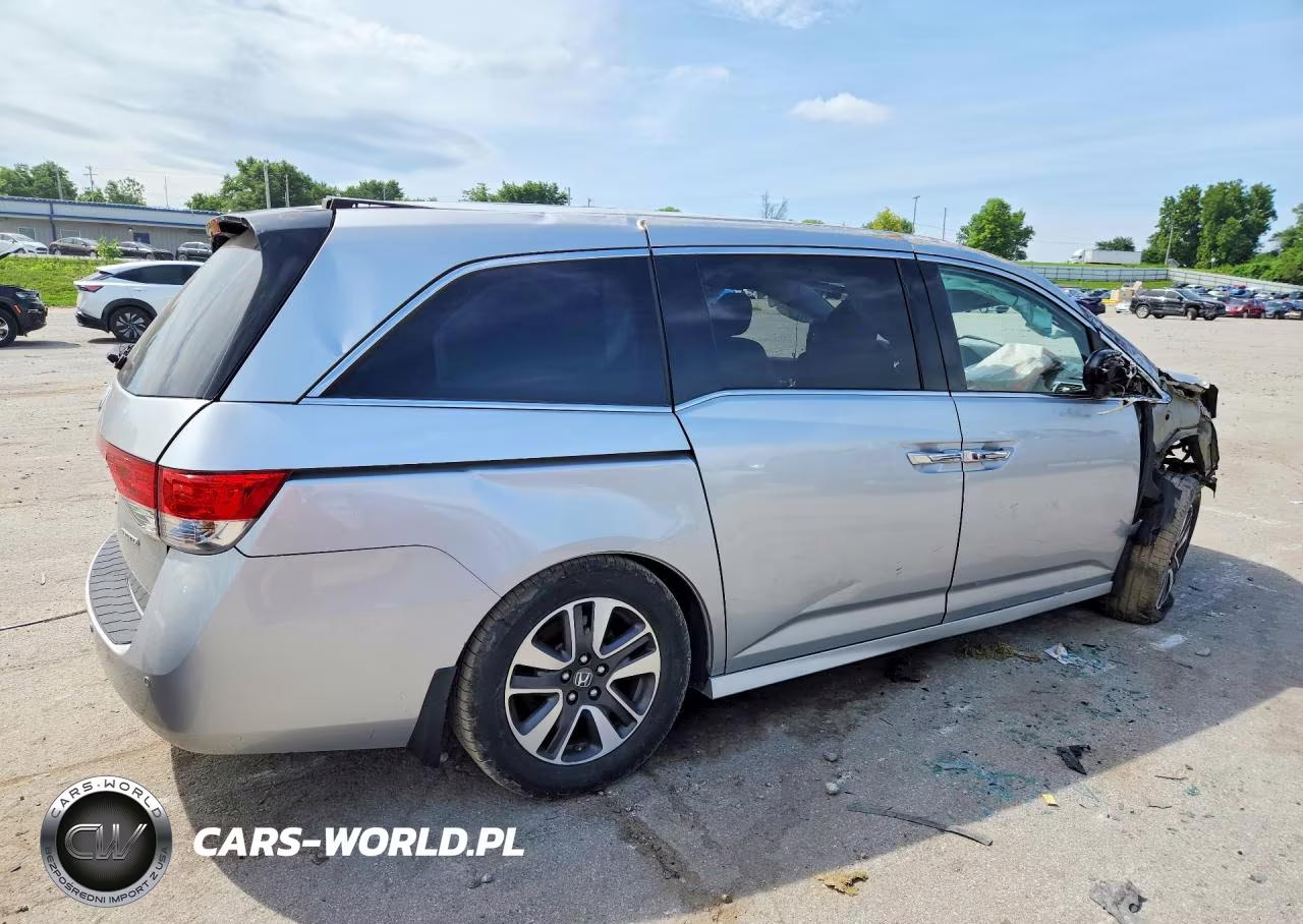 2014 Honda Odyssey Touring VIN:5FNRL5H93EB126067 - 3