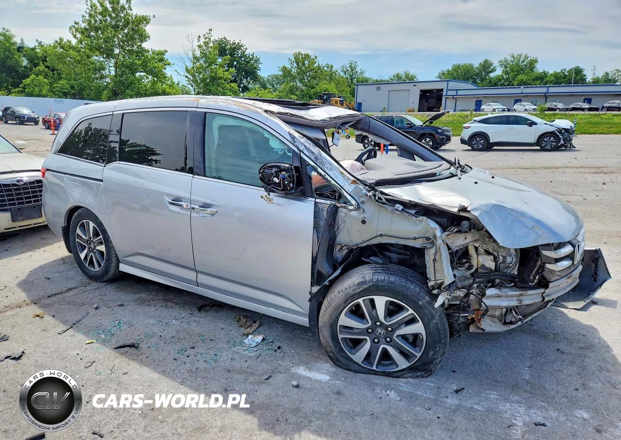 2014 Honda Odyssey Touring VIN:5FNRL5H93EB126067 - 4