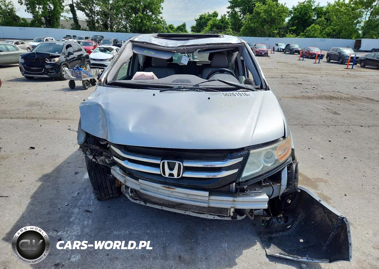 2014 Honda Odyssey Touring VIN:5FNRL5H93EB126067 - 5