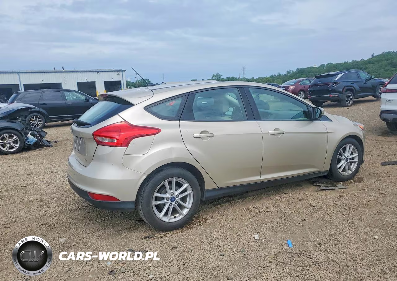 2018 Ford Focus Se VIN:1FADP3K26JL206619 - 3