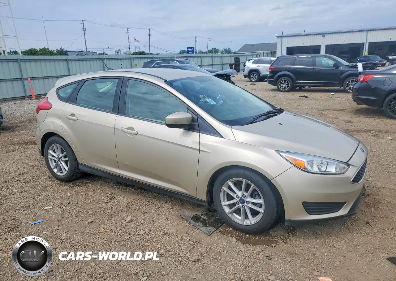 2018 Ford Focus Se VIN:1FADP3K26JL206619 - 4