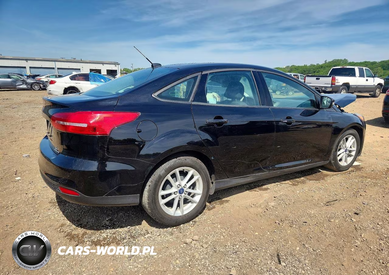 2016 Ford Focus Se VIN:1FADP3F25GL390292 - 3