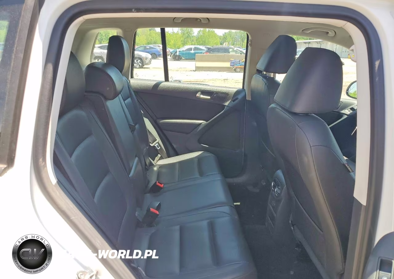 2016 Volkswagen Tiguan S VIN:WVGAV7AX6GW570176 - 11
