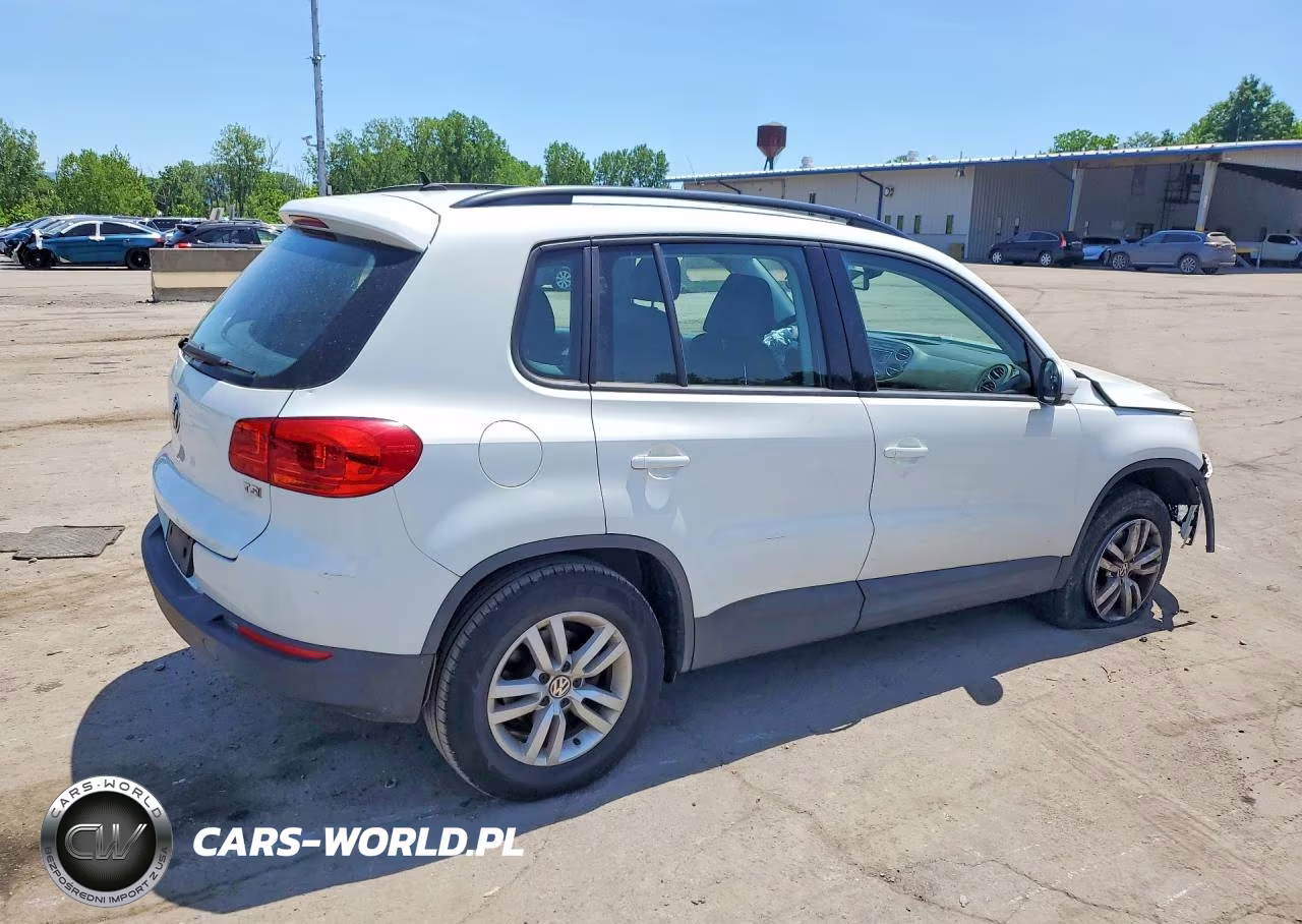 2016 Volkswagen Tiguan S VIN:WVGAV7AX6GW570176 - 3