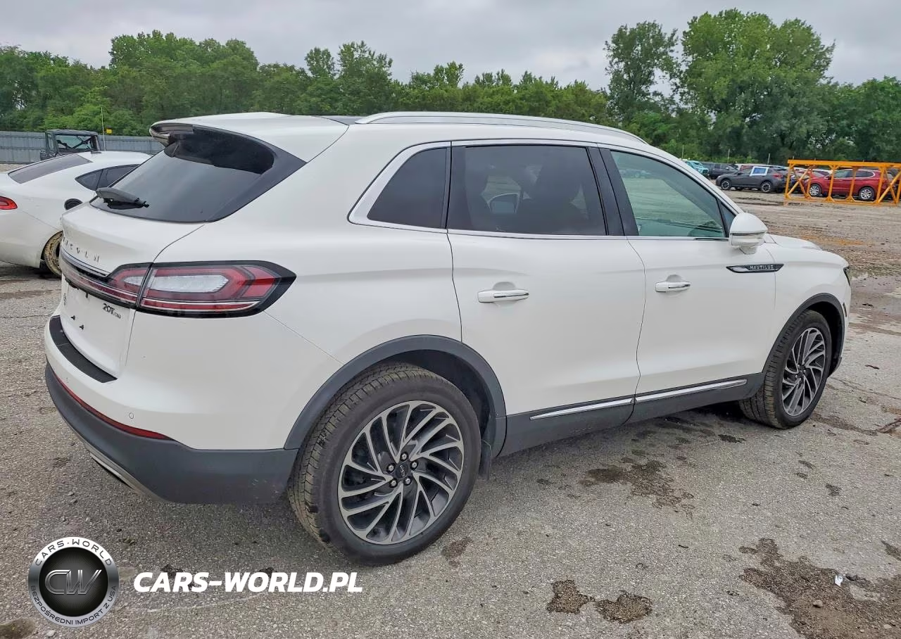 2020 Lincoln Nautilus Reserve VIN:2LMPJ8K92LBL15892 - 3