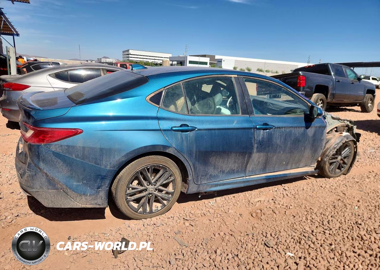 2025 Toyota Camry Se VIN:4T1DBADKXSU528469 - 3