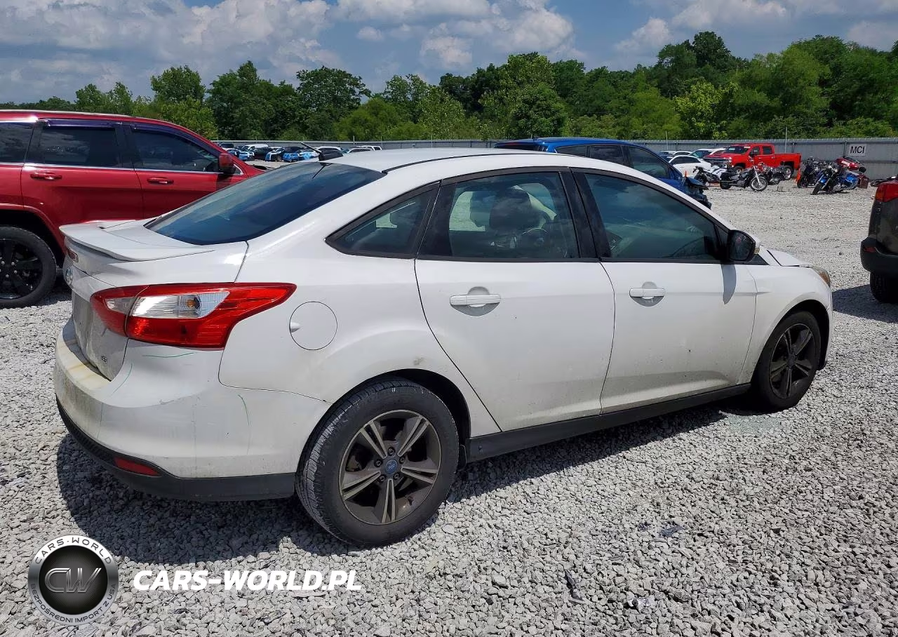 2012 Ford Focus Se VIN:1FAHP3F25CL233194 - 3