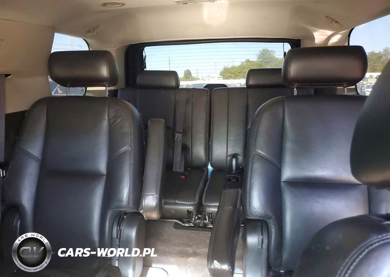 2010 Cadillac Escalade Luxury VIN:1GYUKBEF7AR213636 - 10