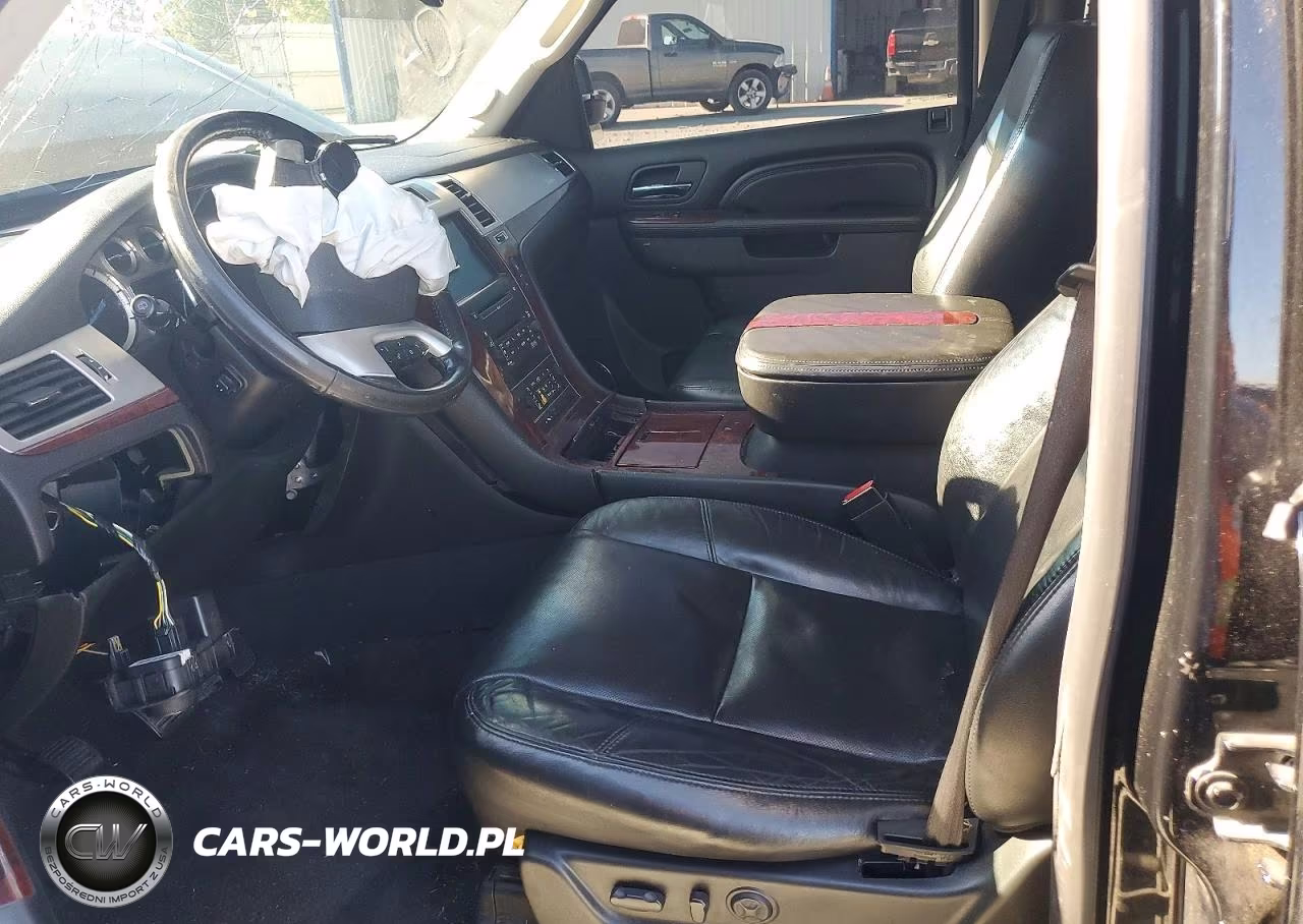 2010 Cadillac Escalade Luxury VIN:1GYUKBEF7AR213636 - 7