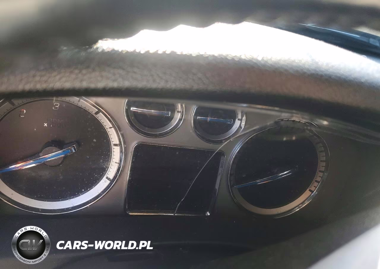 2010 Cadillac Escalade Luxury VIN:1GYUKBEF7AR213636 - 9