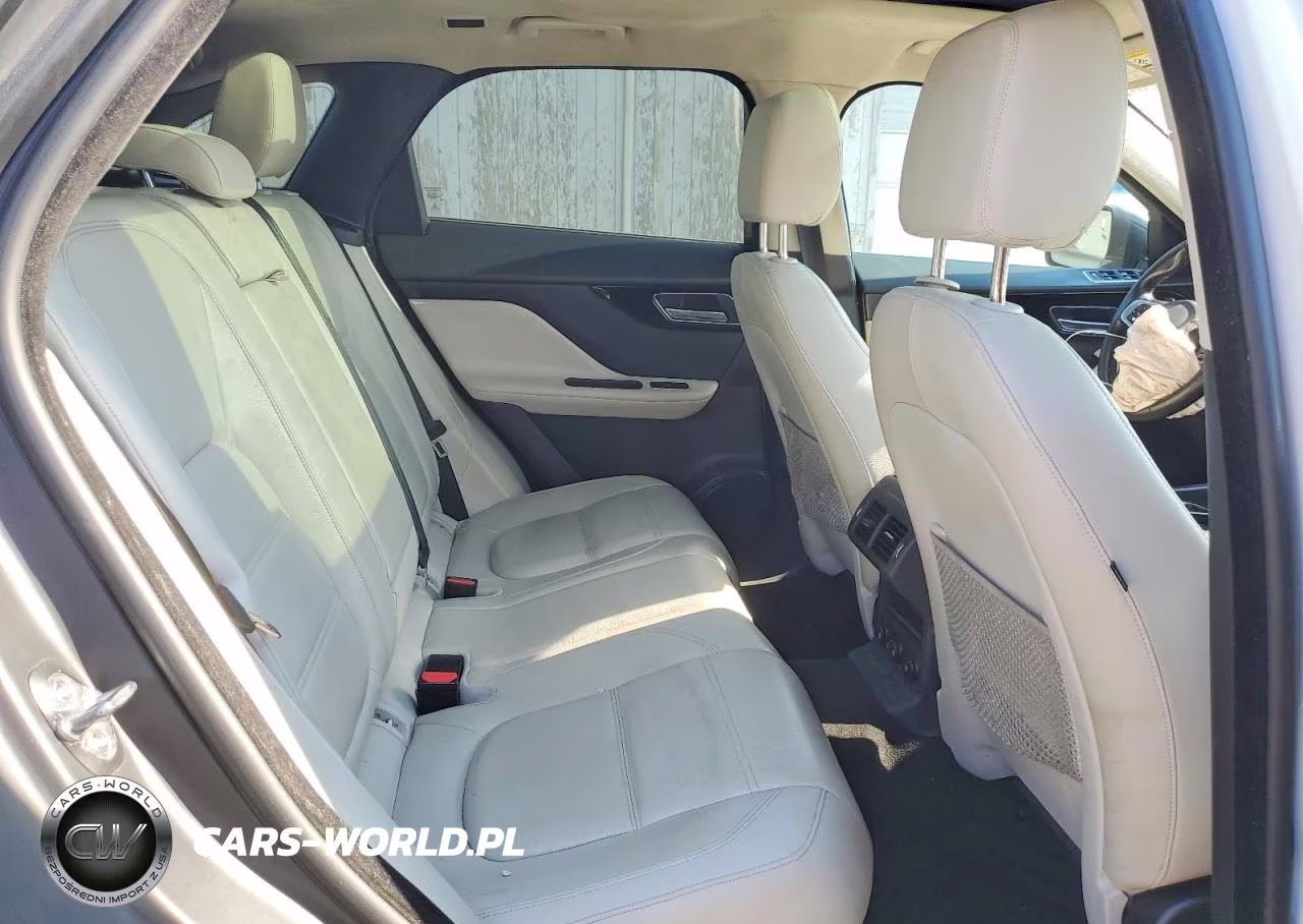 2020 Jaguar F-Pace Prestige VIN:SADCK2GX6LA637368 - 11