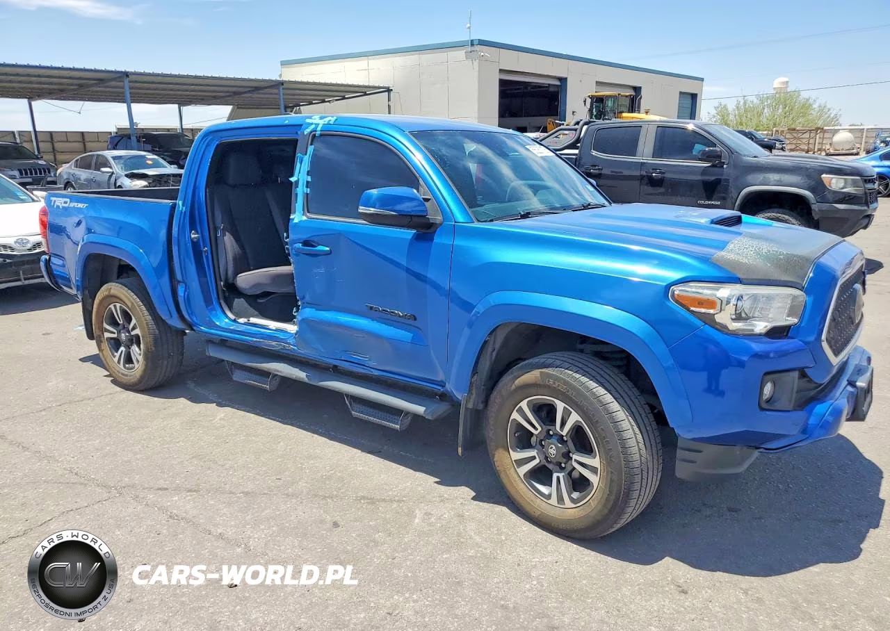 2018 Toyota Tacoma Trd Sport VIN:5TFAZ5CN7JX064639 - 4
