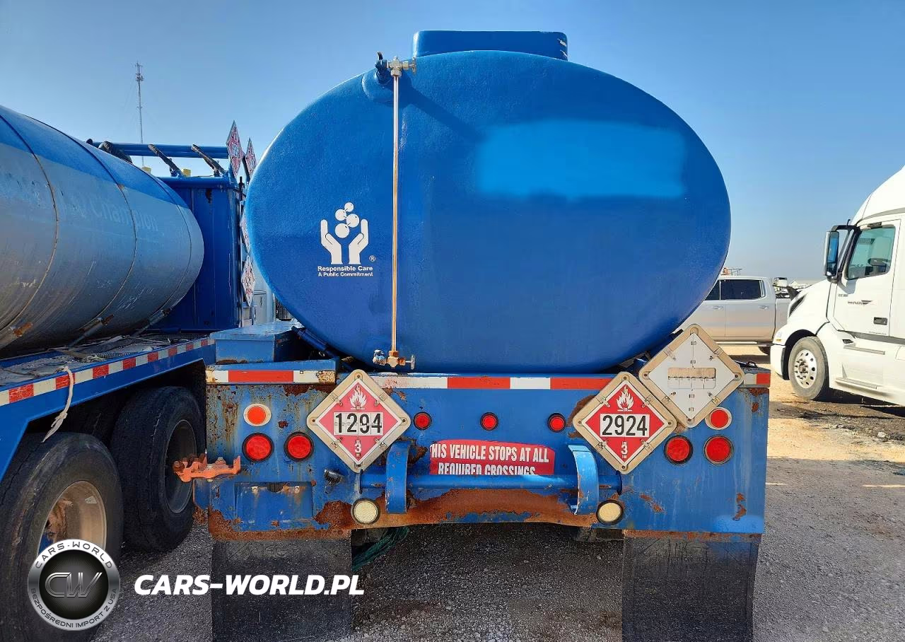 2014 Peterbilt 337 Fuel Truck VIN:2NP2HJ7X5EM225379 - 6