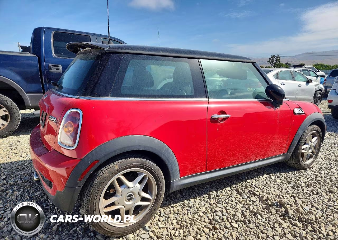 2010 Mini Cooper S VIN:WMWMF7C50ATZ70461 - 3