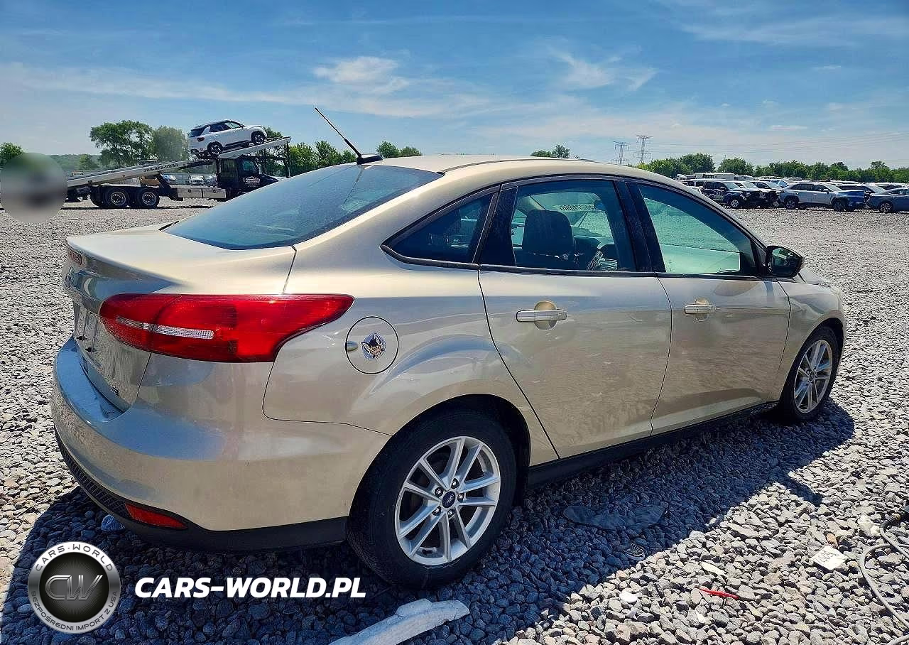 2017 Ford Focus Se VIN:1FADP3F26HL302559 - 3