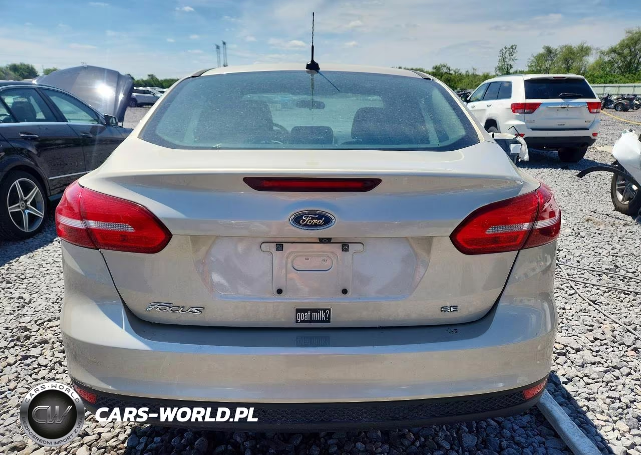 2017 Ford Focus Se VIN:1FADP3F26HL302559 - 6